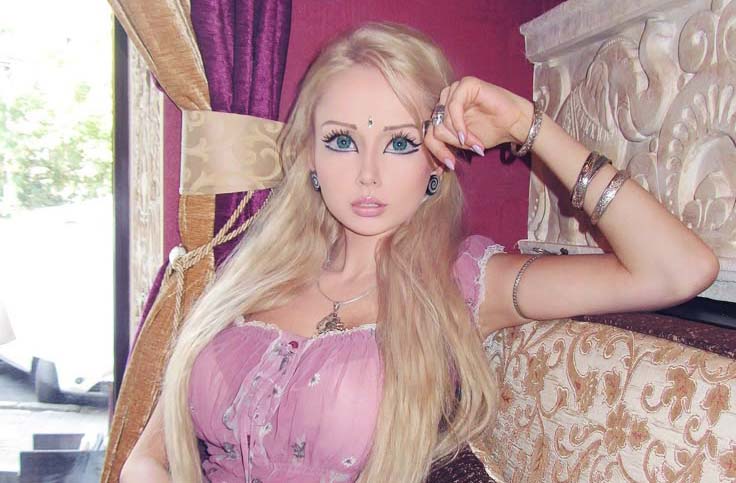 Human Barbie Takes Off Her Makeup — And Leaves Everyone Speechless